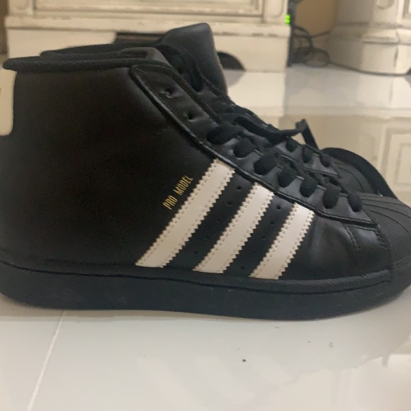 Brand New boys size 4 Adidas Sneakers, high top - Picture 4 of 4